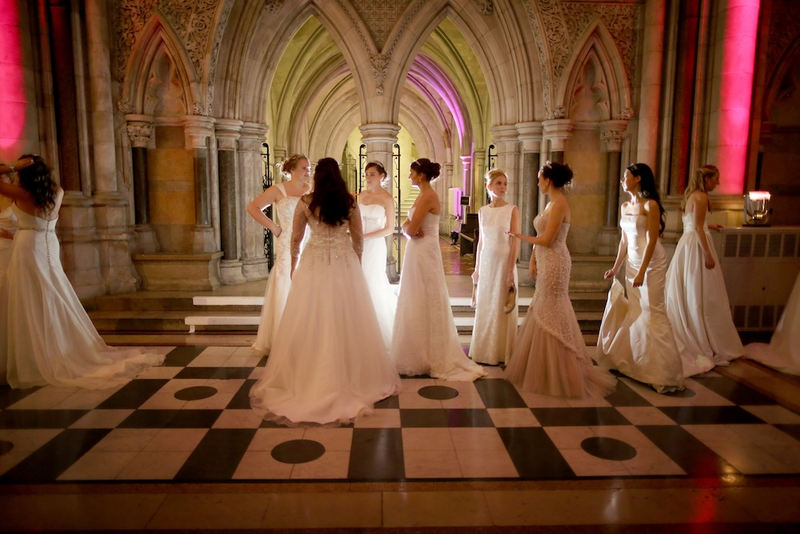 Illustration for article titled Gawk at the Opulence of the Fanciest Debutante Ball Ever